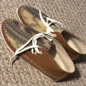 Aztec design shoes. Only worn 2 times